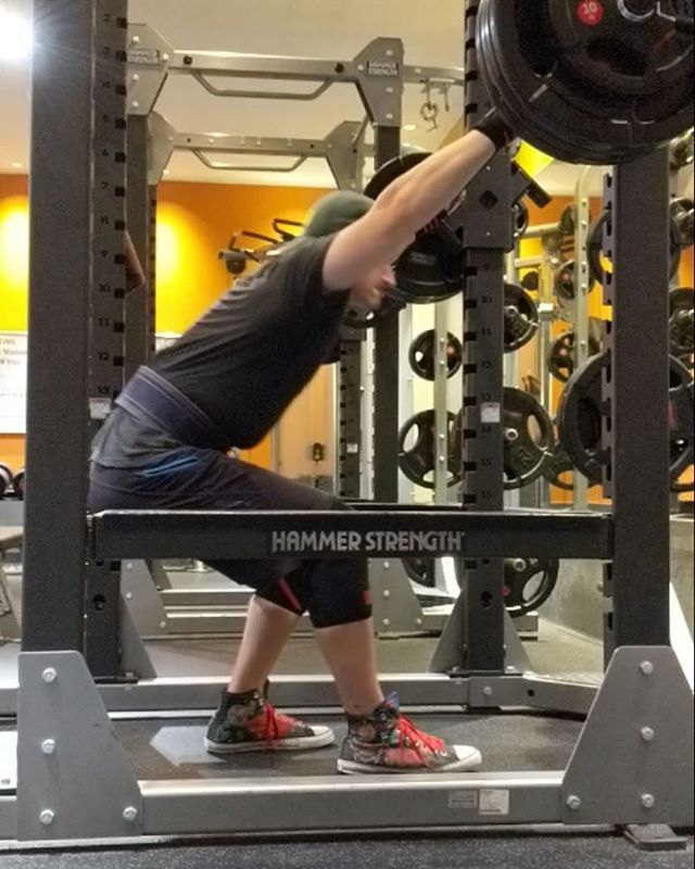 First workout back in Japan - a twofer. Hit some squats and bench, 3 sets of 5 each. I'm gonna try benching some variation every session in the hope of helping it catch up. Squats - 190kg (418 meaty mcnuggets of manifest destiny) bench - 120kg (265 Patty LaBelle pies). Enjoy. #powerlifting #eastavebarbell