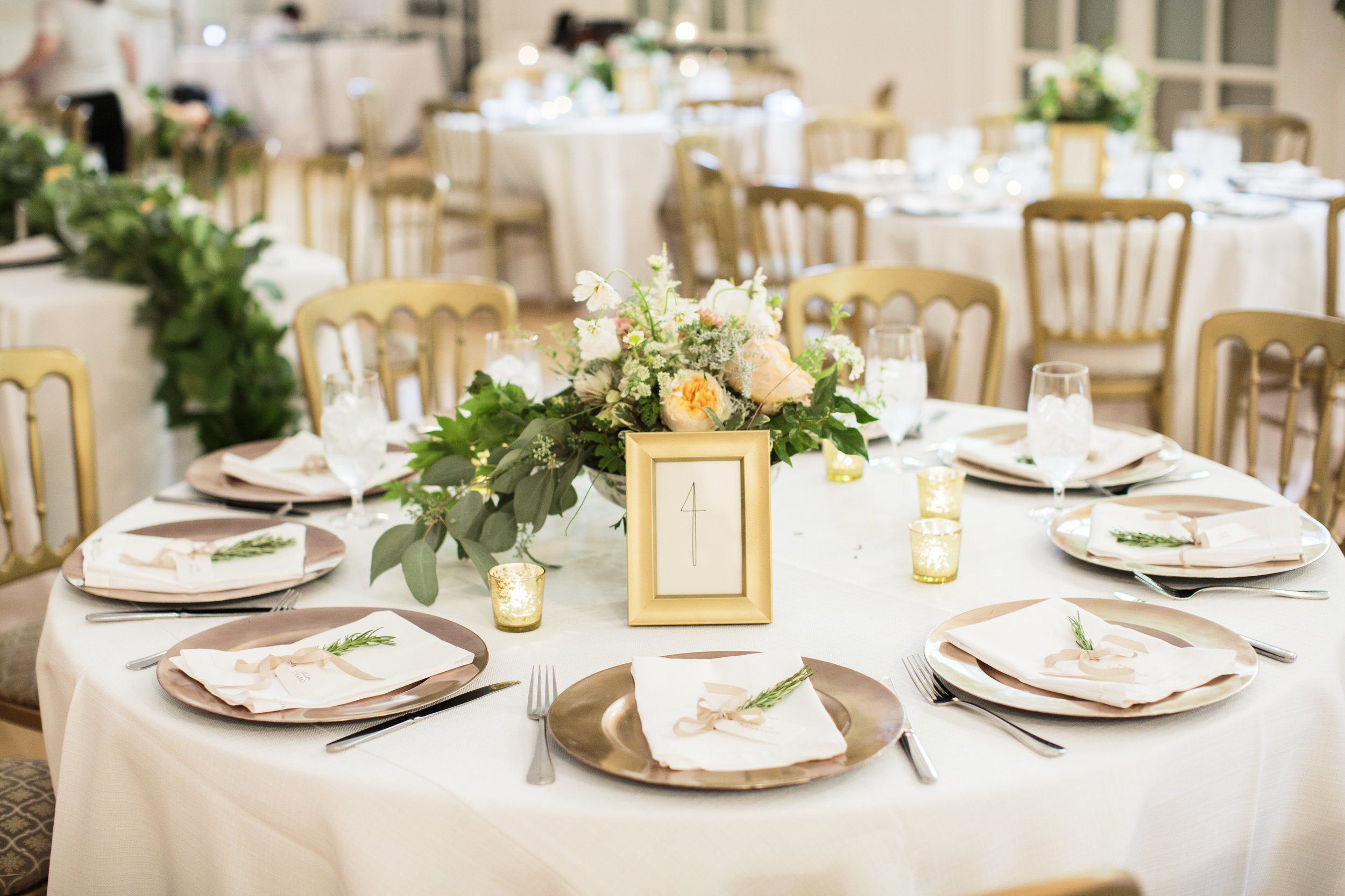 Gold and White Place Settings | Simply Charming Socials | Atlanta Wedding Planner