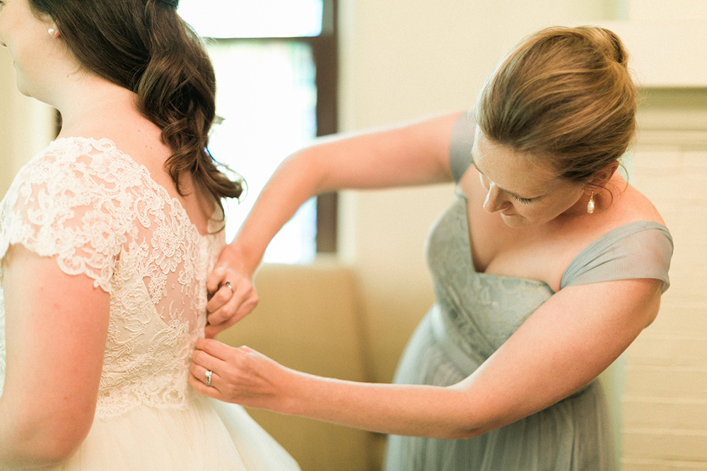 Bride getting ready | Simply Charming Socials | Atlanta Wedding Planner