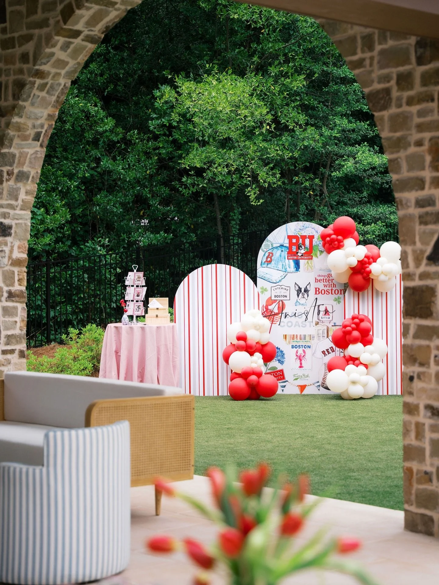 Three cheers for Graduation Parties that authentically celebrate the new grad and her journey, with hints of the past, current faves (a good cold brew), and a toast to the next chapter. We loved sending Aniston off to BU with this red and white backy