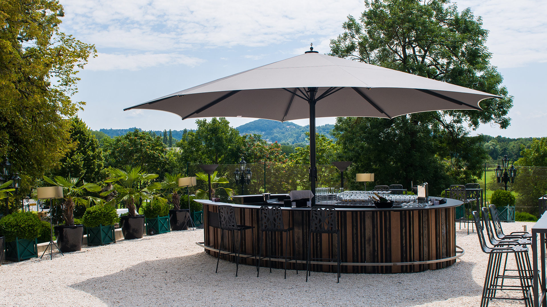 Jumbrella with non-standard frame colour.jpg