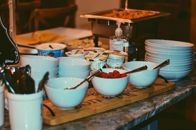 Did you know that we offer in home private chef services?
.
I&rsquo;m sure you&rsquo;ve done a lot of cooking since we&rsquo;ve been in quarantine and may want to be hands off for a delicious meal or 2!
.
@chefola_ can bring the restaurant quality fo