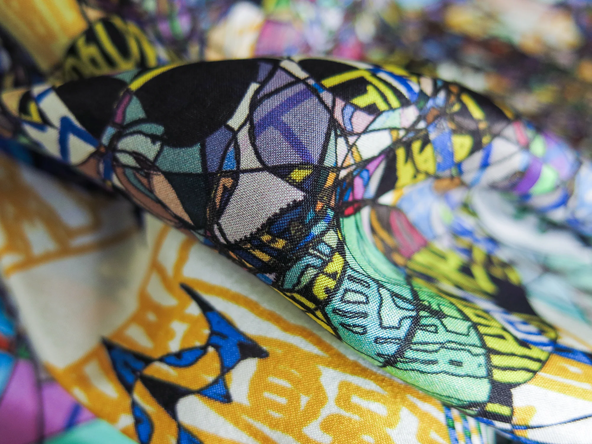 carlo-scanagatta_luxury-italian-scarf_silk-habotai_gran-citta_04.jpg