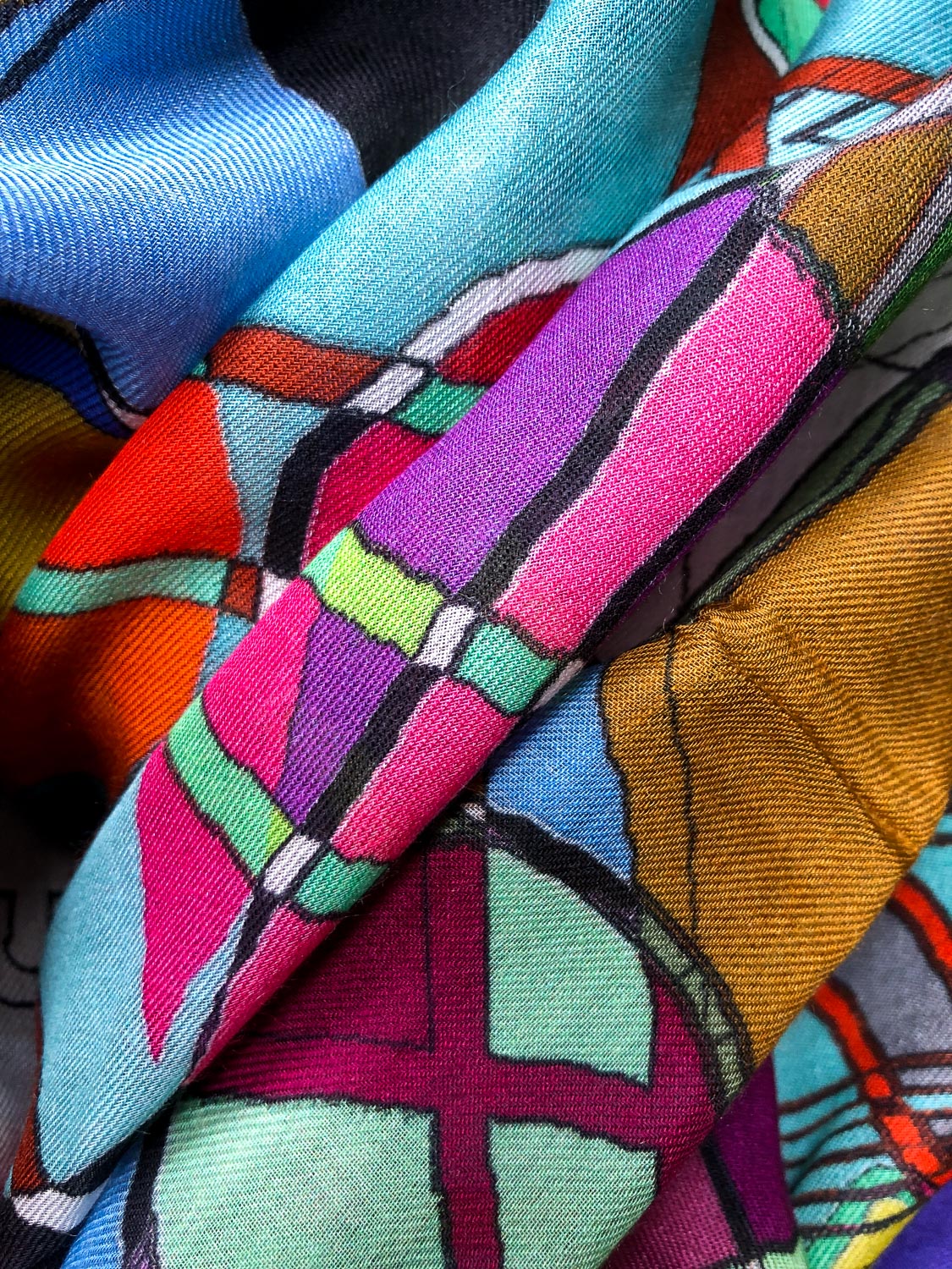 carlo-scanagatta_luxury-italian-scarf_cashmere-modal_musicale_05.jpg