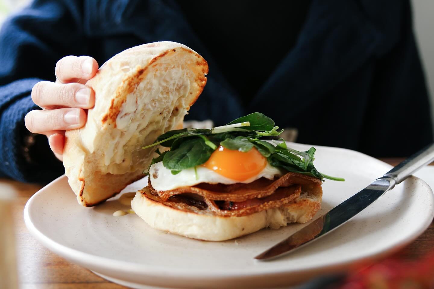 BACON &amp; EGG ROLL free range kassler bacon, sunny side up egg, housemade tomato chutney, aioli, greens.
.
.
.
.
#thelittlebanksia #alldaymenu #breakfastinperth #perthcafe #perthfood #pertheats #perthfoodie