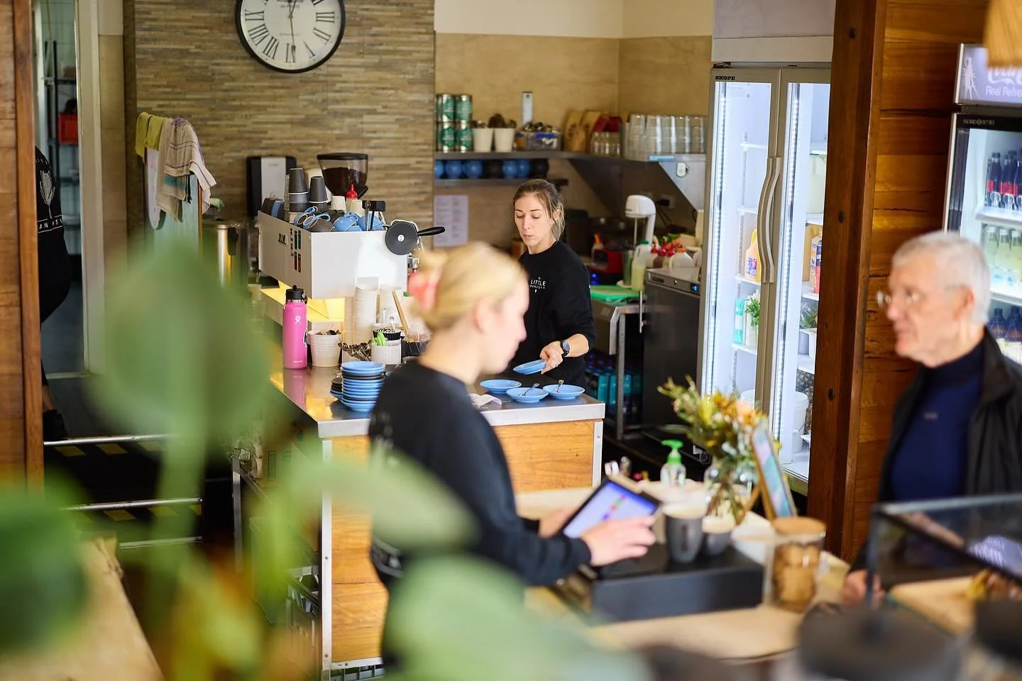 ✨ WE ARE HIRING! ✨
We are looking for an experienced, fast paced cafe all rounder to join our FOH team. 
Minimum of 2-3 shifts per week with potential for more for the right candidate!
Weekend availability required.

Drop your CV into the cafe or ema