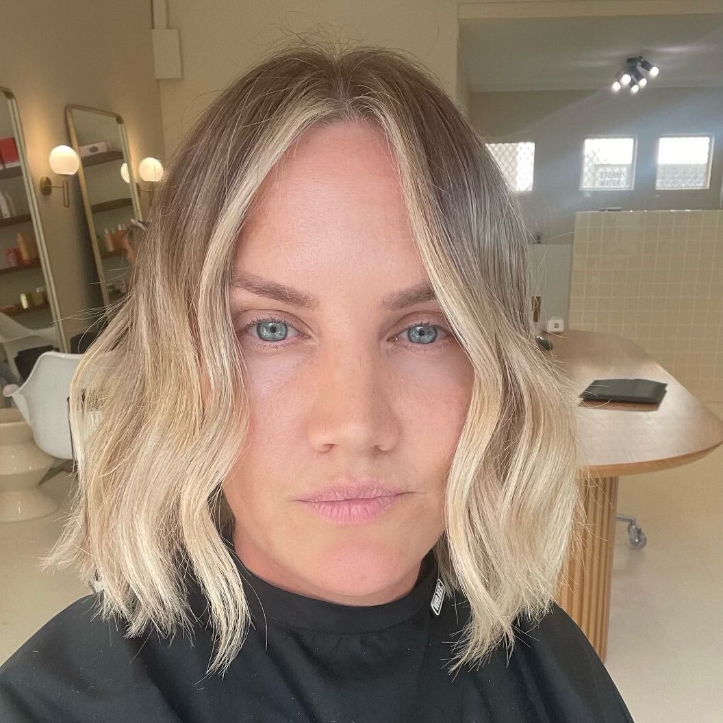 Stunning lived in blonde, book in today if your feeling like a bit of dimensional depth in your colour for winter. Look at how it makes her blue eyes pop 🔥