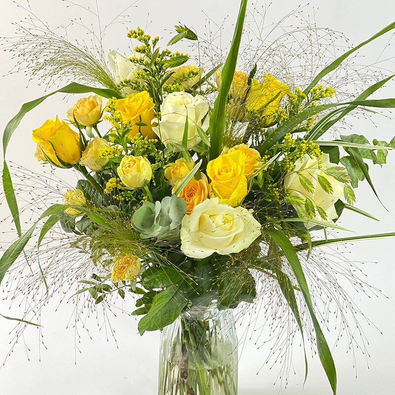 Lulworth Gold Mother's Day

Welcome to Lulworth Gold - a gorgeous collection of golden and ivory roses and spray roses, all tucked up with light feathery foliage.

The perfect gift to express your love and care.

Please note: Vase shown is not includ