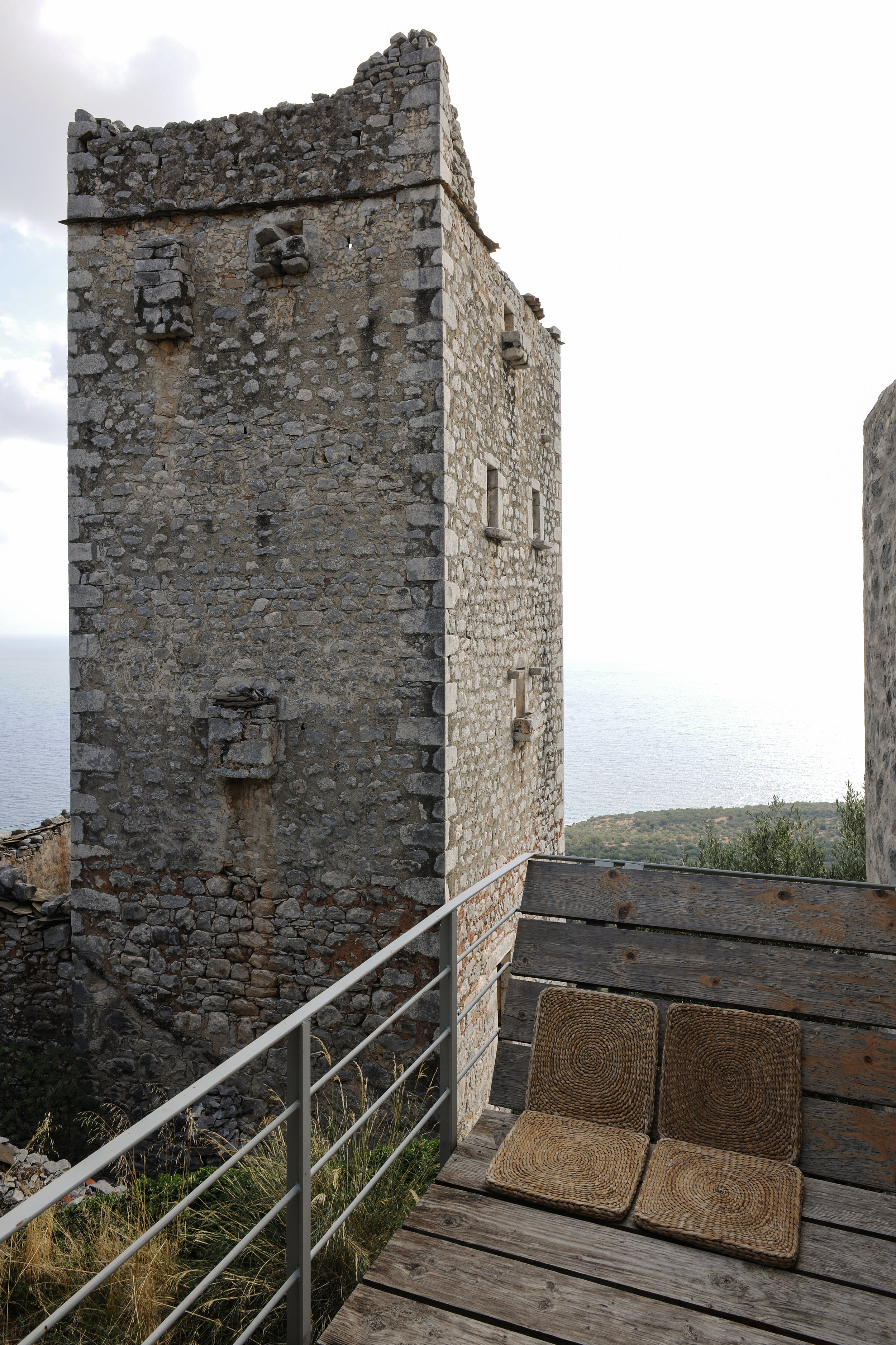Katoi - The small balcony on the east side is ideal for having breakfast, under the shadow of the tower.