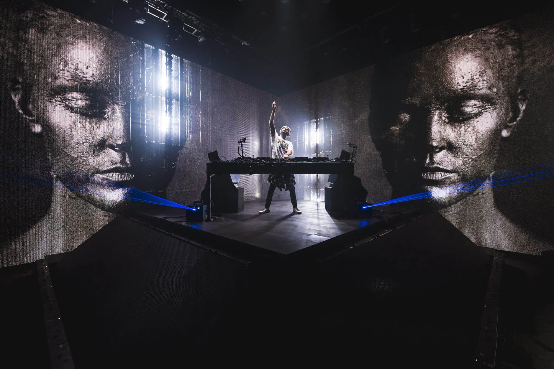 Photo by http://crntn.com/