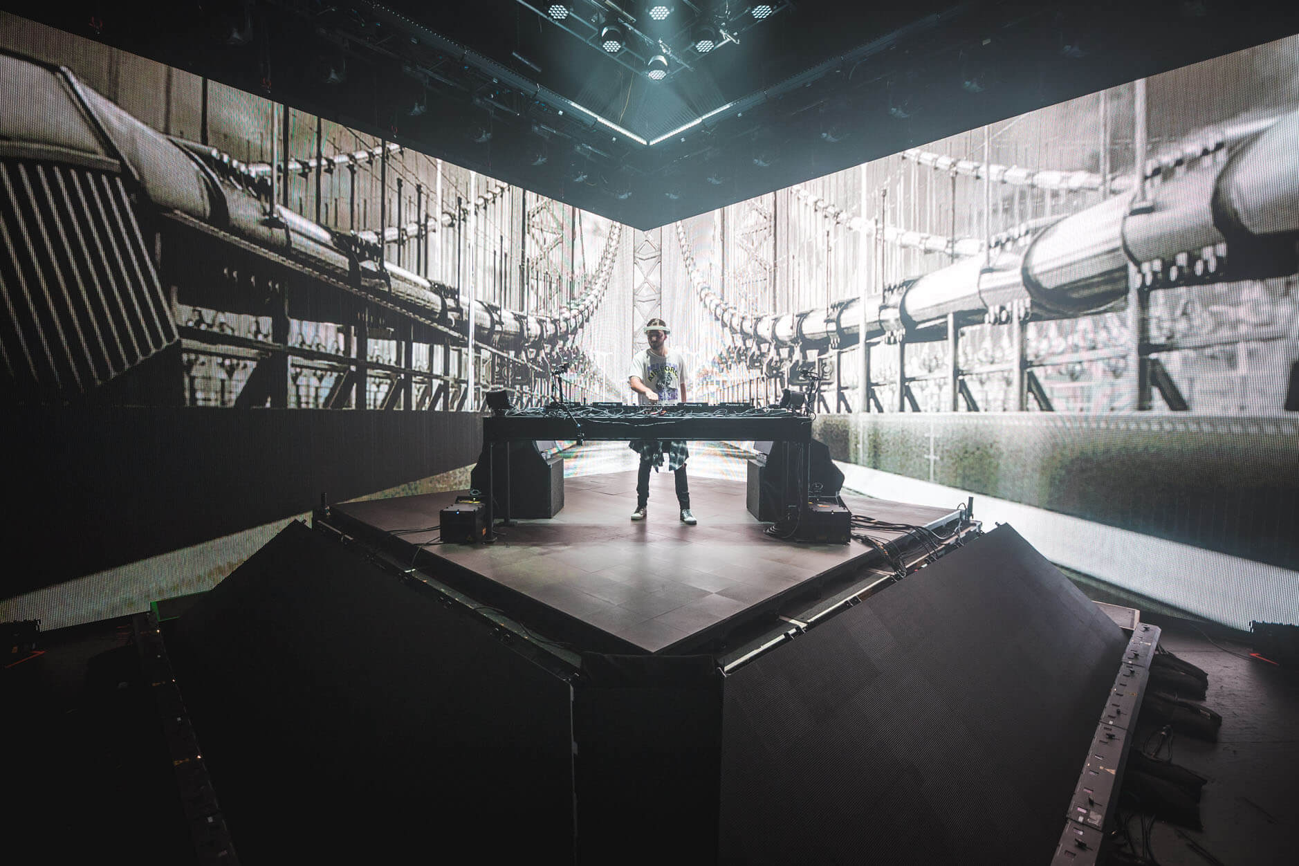 Photo by http://crntn.com/