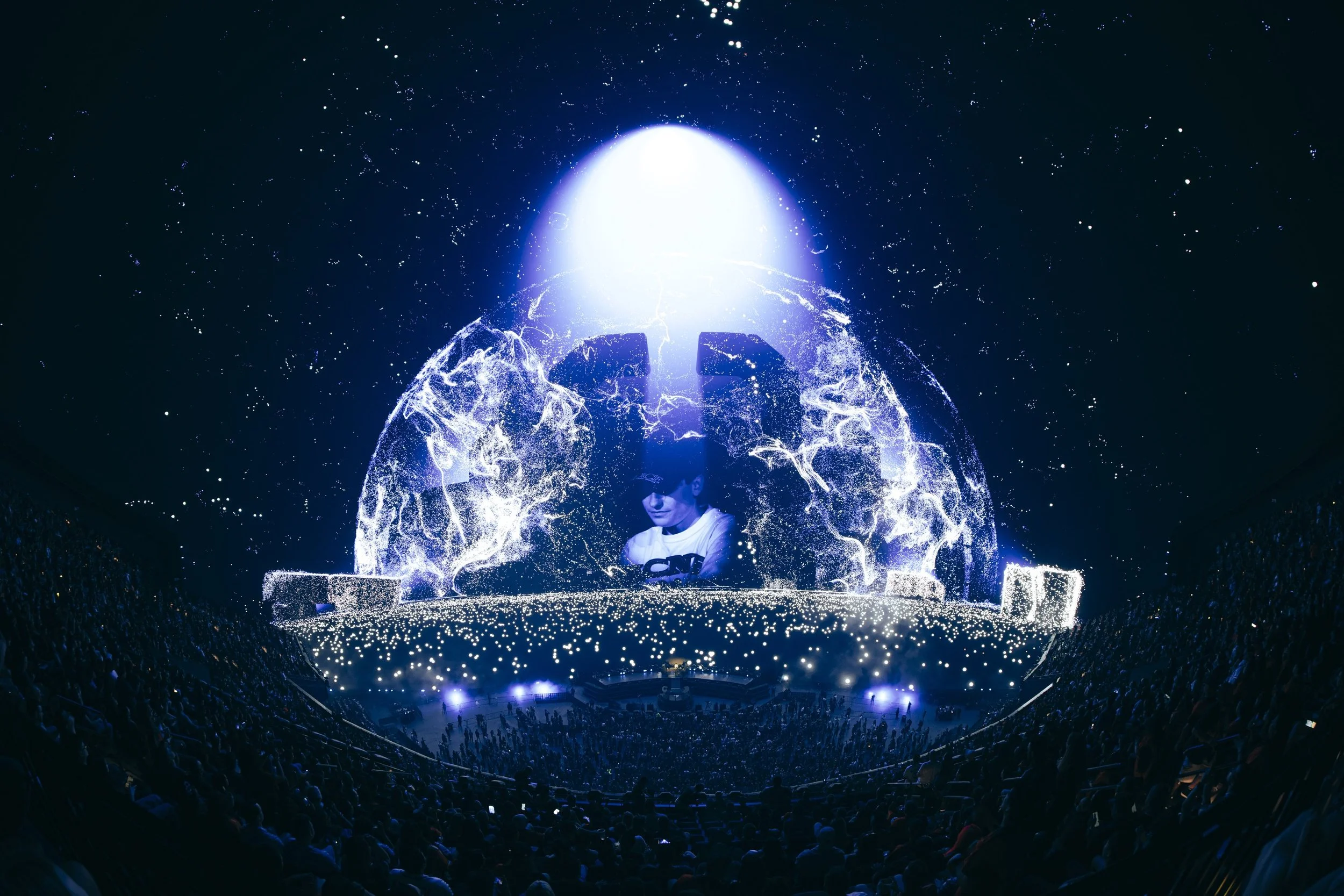 Illenium_Sphere_2026_0313_204314-_ALIVE.jpg