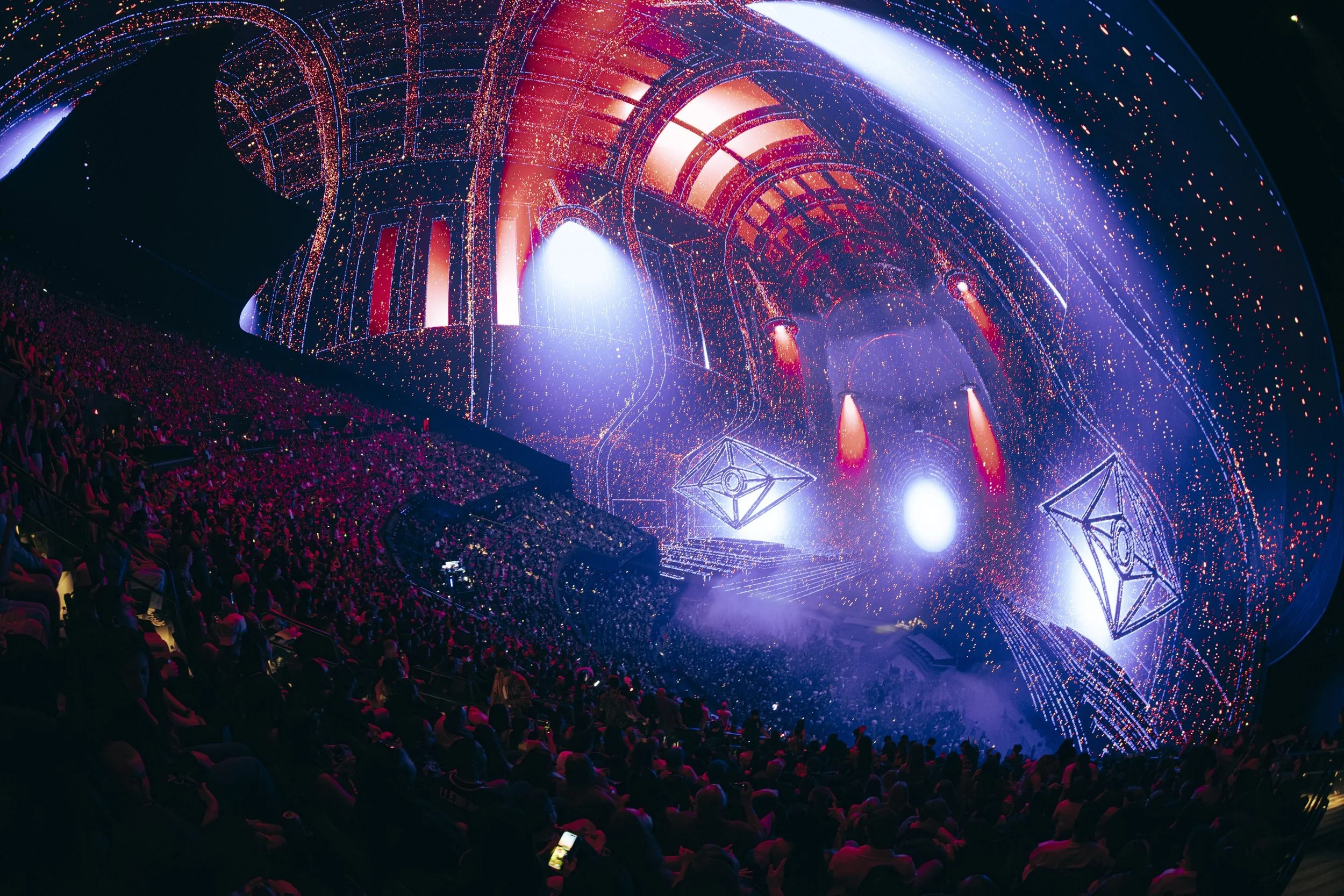 Illenium_Sphere2026_0402_211210-__ginajoyphoto.jpg