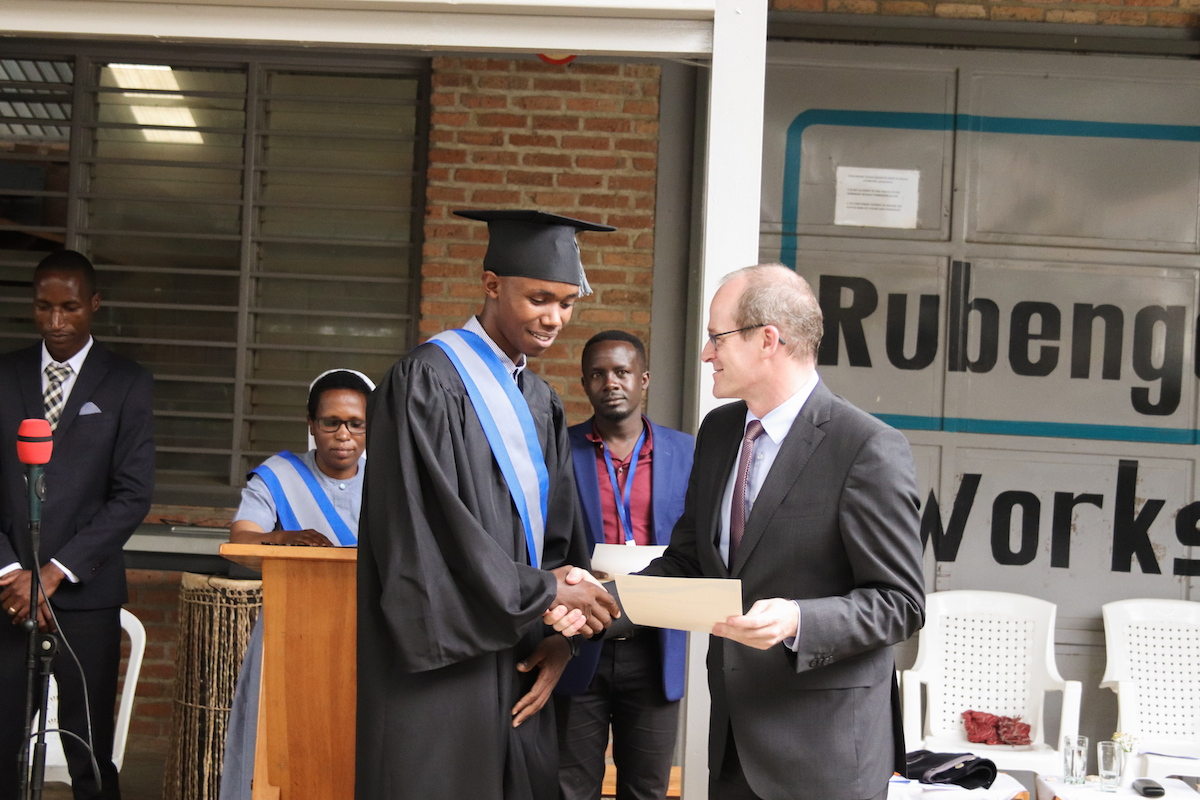 Mathias Schäfer, CEO of Fingerhaus submits a Certificate