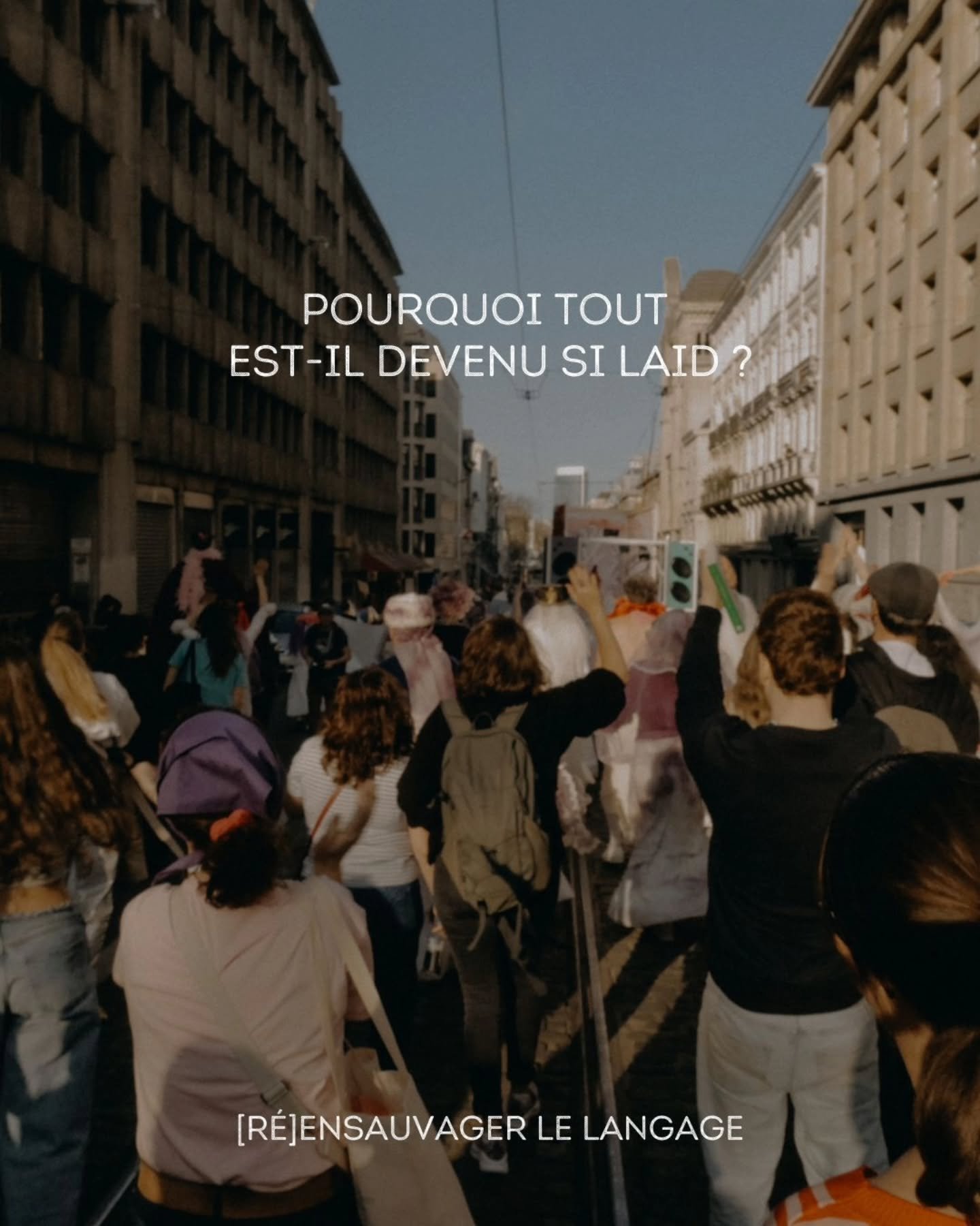 Est-ce que tu ne t&rsquo;es jamais demand&eacute;, en regardant autour de toi : pourquoi nos v&ecirc;tements, nos b&acirc;timents, notre &eacute;criture, notre musique sont-ils, en moyenne, bien moins beaux qu&rsquo;avant ?

Un T-shirt fast fashion f