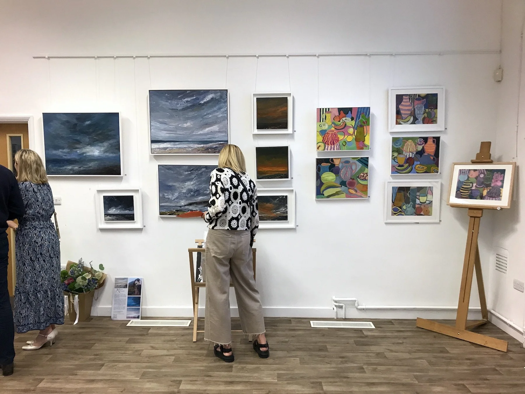 PV_MelissaM+EmmaL display_Faye browsing.jpg