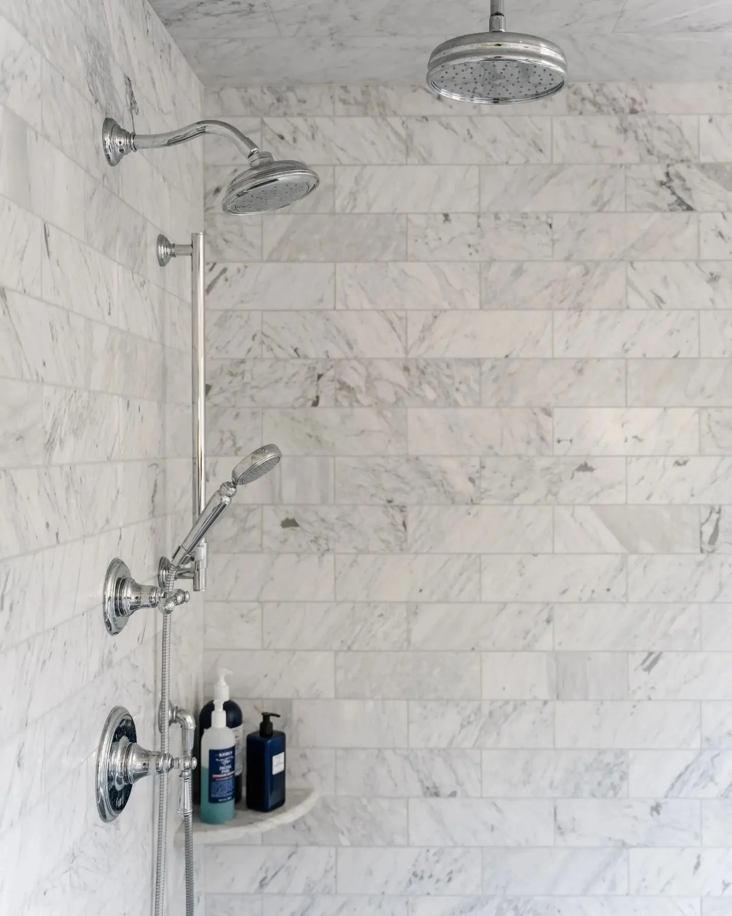 Swoon-worthy 🚿
.
.
.
Design: @katyskyeinteriors 
📸 @amandaproudfit