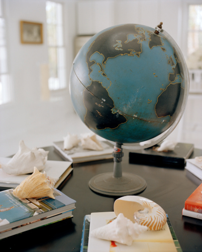 26__india_hicks_bahamas_francois_halard_globe.jpg