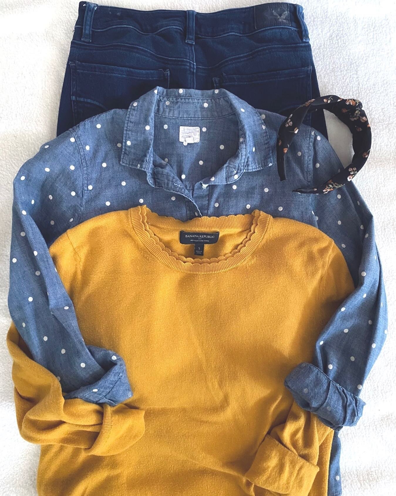 Sweater weather 🍁 

Mustard yellow with shades of blue always look good. 

I&rsquo;ll link similar options on my @shop.ltk page. 

But first ... how do you feel about the new mom jean trend coming back around? 

🔊 off below! 

#sweaterweather #howt