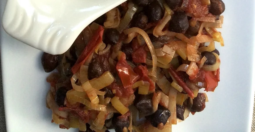 Black Chickpeas in Tomato Sauce with Leeks.jpg