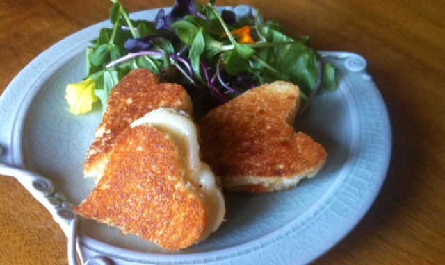  Toasted cheese hearts