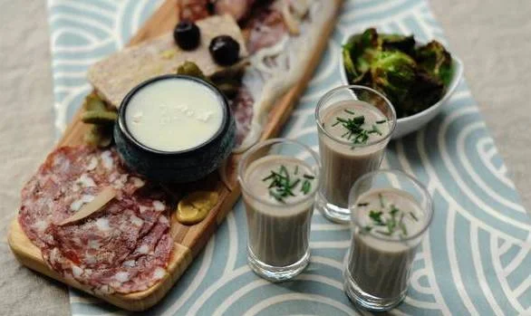 Oysters with mignonette sauce