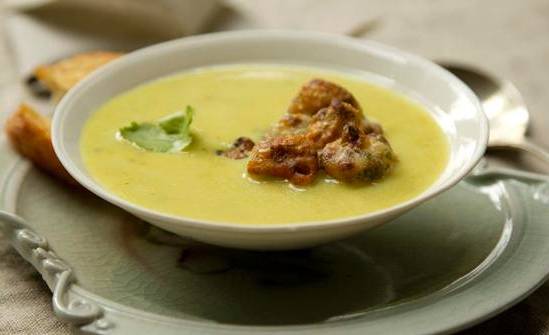 Cauliflower lentil soup with cauliflower fritters