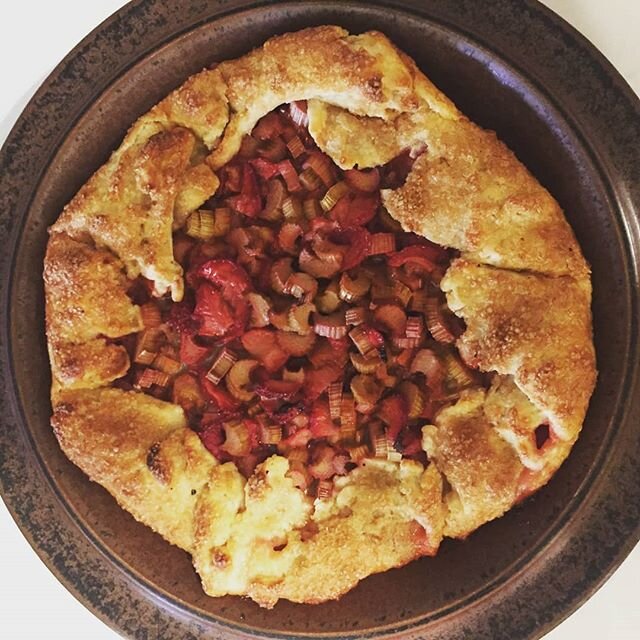 Zoom dinner with friends where we all cooked a similar menu and shared stories of our kitchen adventures. Our Scottish friend Elizabeth made the stunning rhubarb Galette and I cooked lamb rack with 3 grain pilaff, fava bean and asparagus salad. Jacki