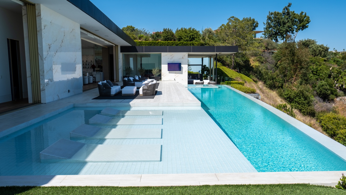 One of the two infinity pools at Opus. Photo credit: Amy Ta