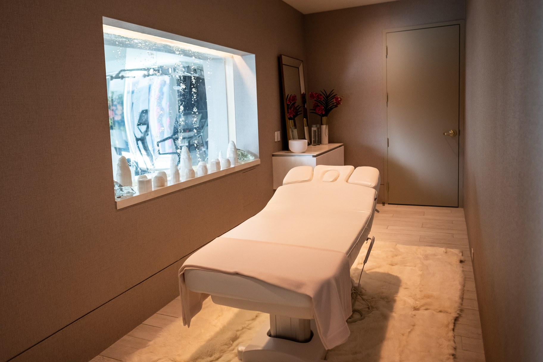 The massage room and bubbling fish tank.