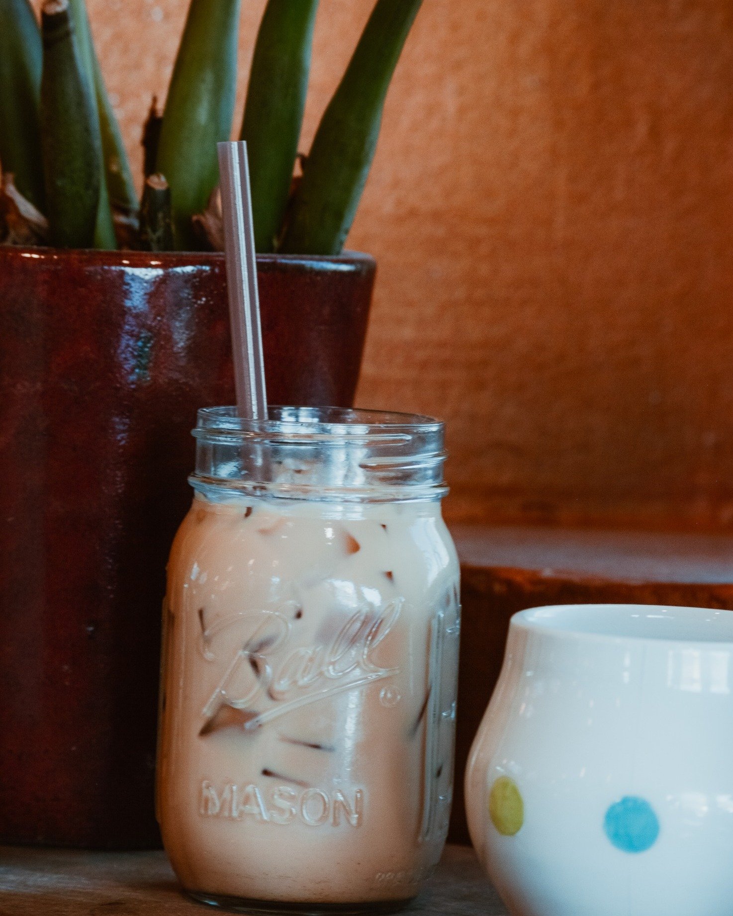 Iced Drinks Season is right around the corner! Our bold blend of Tea House Chai from @boulderteaco is even better over ice, order yours today!

#IcedChai #BoulderTeaCo #Cafe13 #GoldenColorado