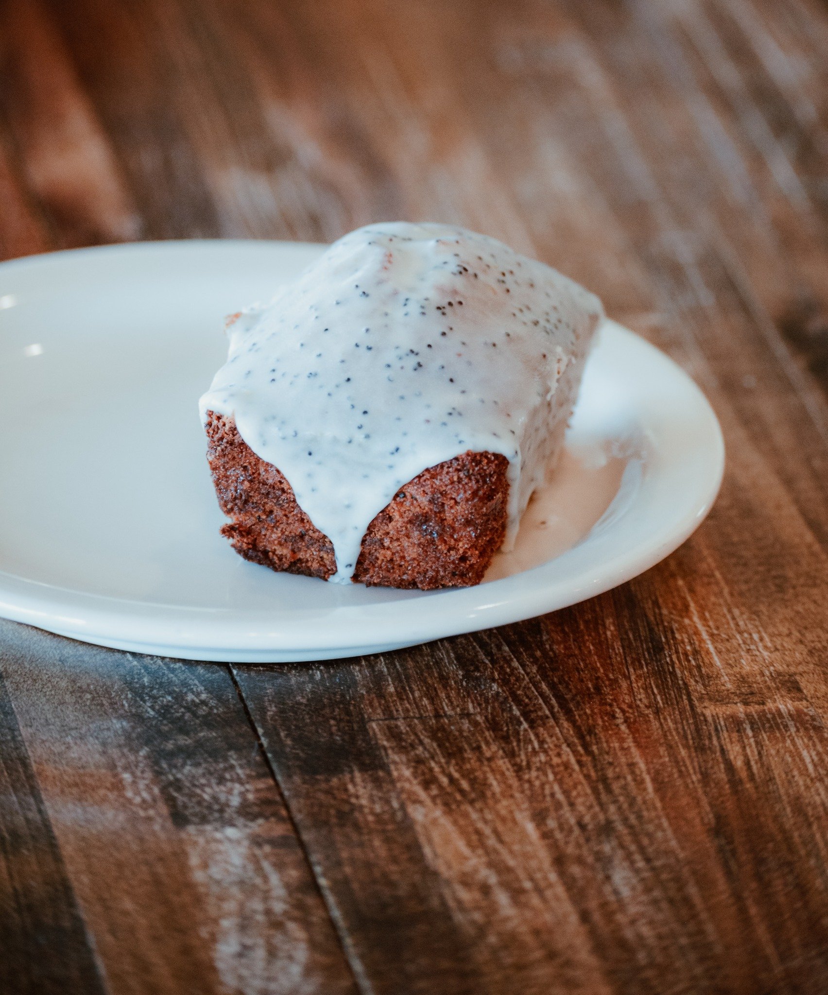 Our gluten-free Lemon Poppy Financier has everyone talking, and for good reason! A delicate French pastry that combines the rich, nutty flavors of almond flour with the bright citrus notes of lemon and the subtle crunch of poppy seeds, no wonder it's