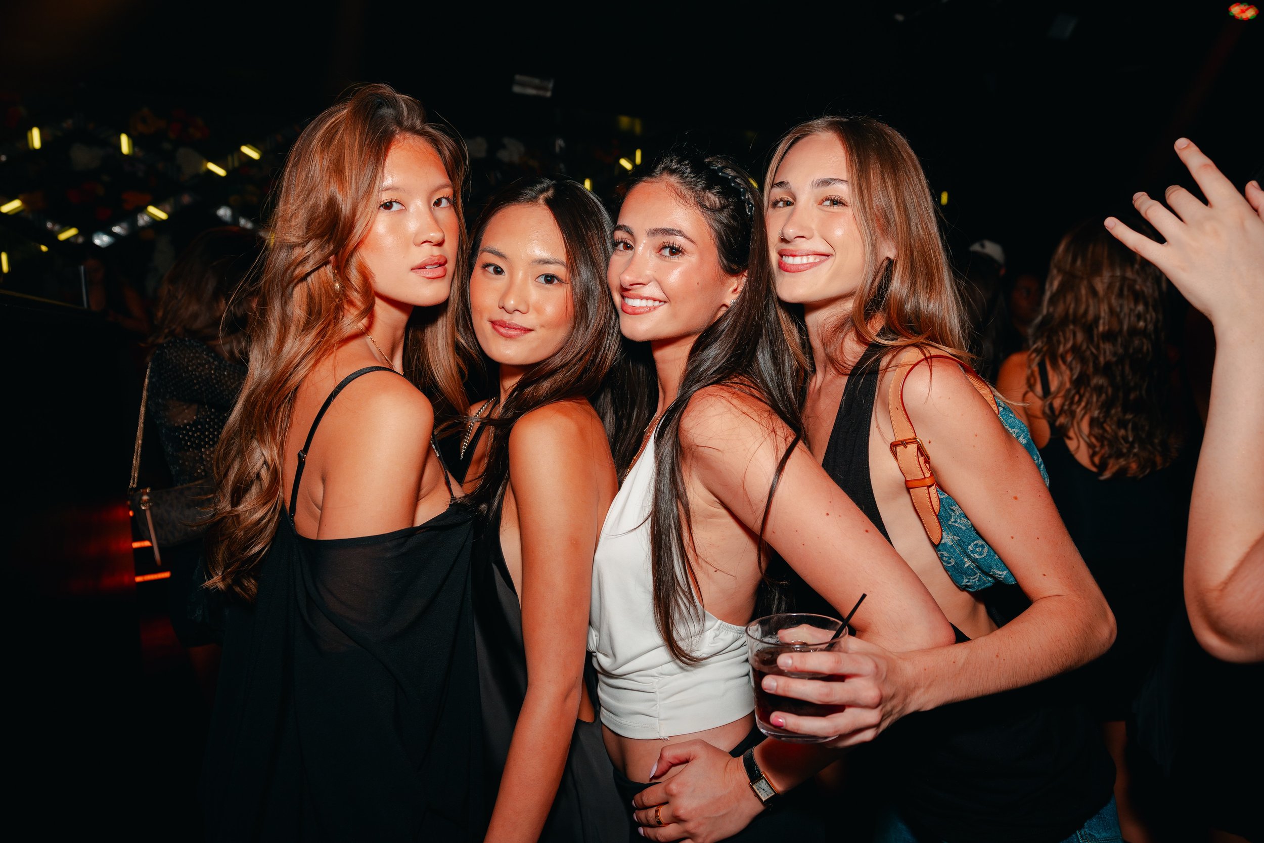 Girls just wanna have fun ✨🪩

📸 @ejnoro