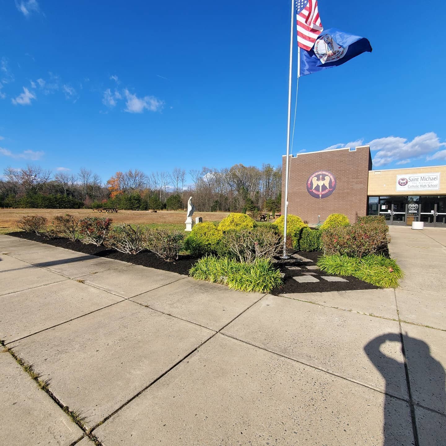 Brought the front of this school back to life. The bed maintenance hadn't been done here in forever and it was a mess. But that was no problem for our crew!

-

To schedule an appointment for a free quote today visit www.firststringlawn.com 

-

#hed