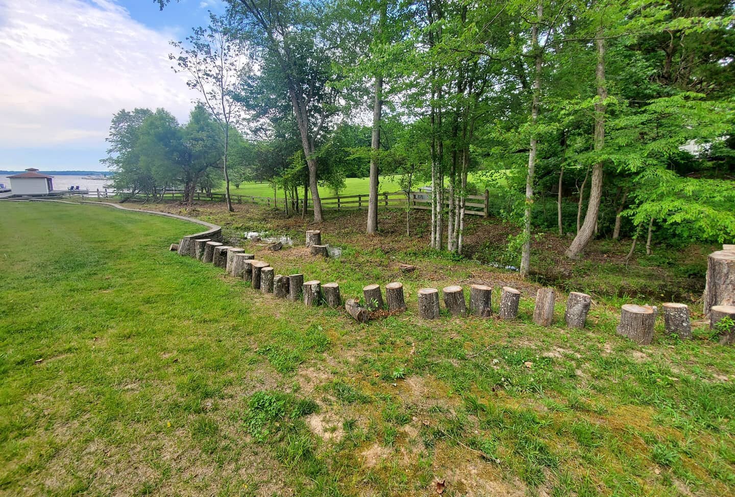 Creek clean out at LKA! This was a mess when we started and snakes could creep all the way into the yard without being noticed. But no more since we came in a got it cleaned up! 

-

Swipe 👈🏾 to see what a mess this creek was when we started!

-

#