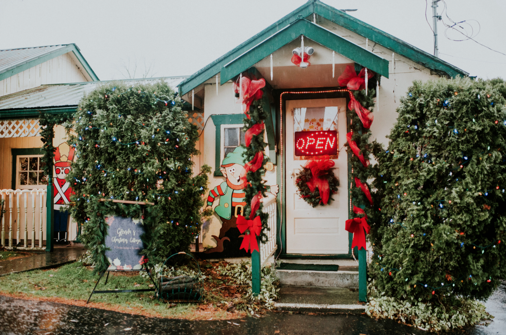 Glenda's Christmas Cottage