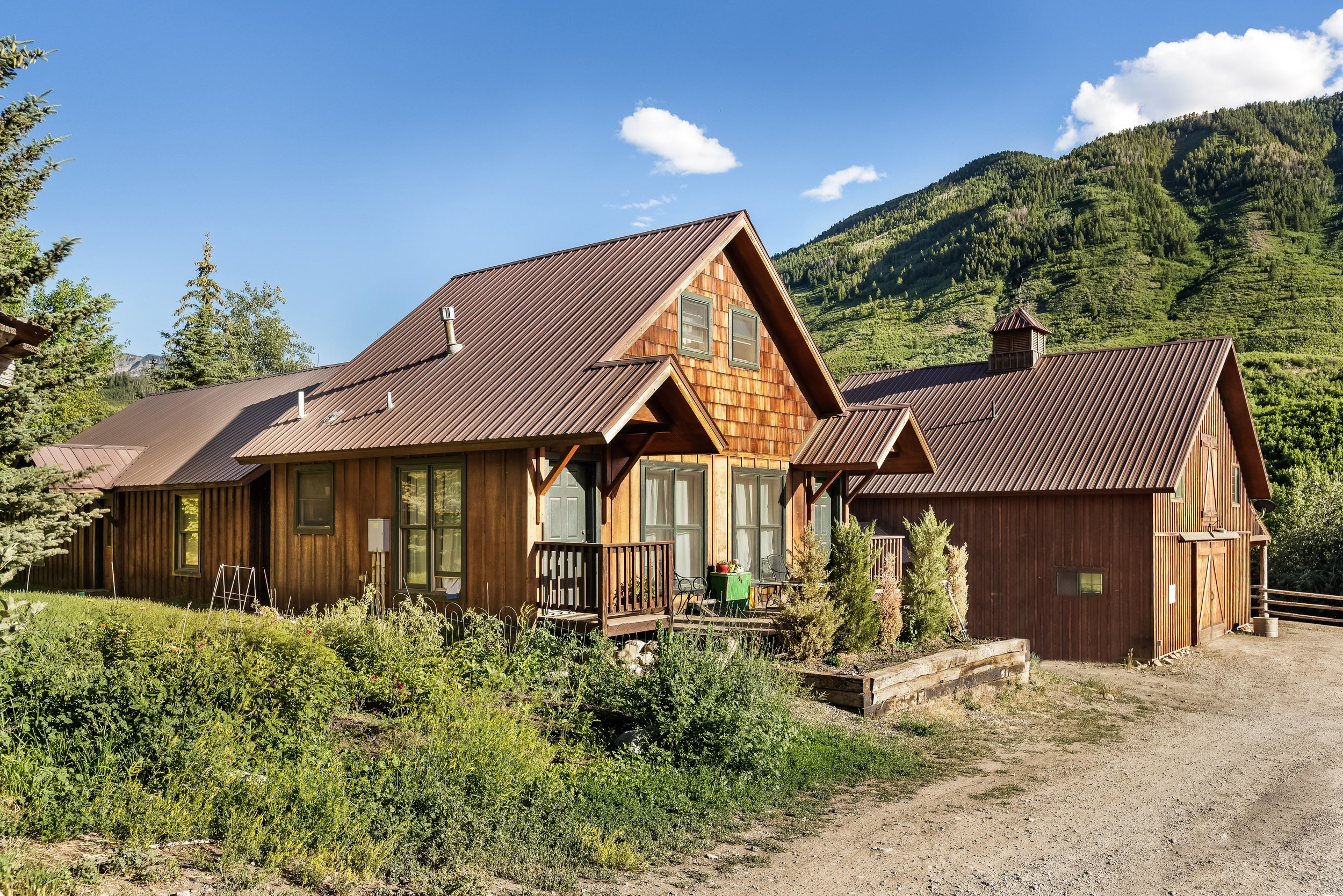 Duplex Apartments & Tack Barn
