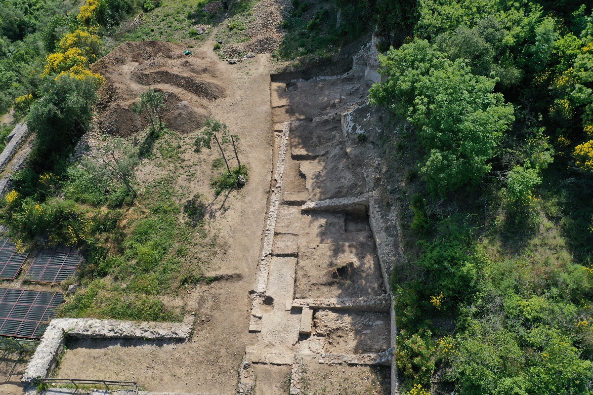 Villa dig overhead.jpg