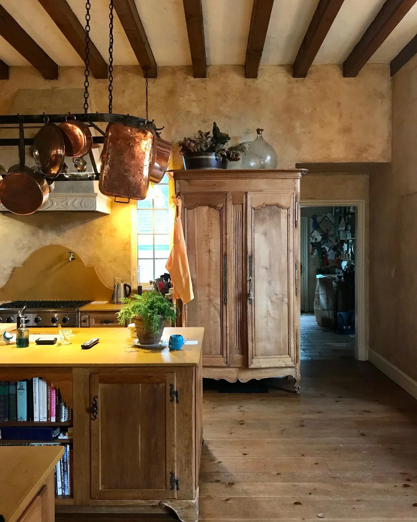 Since my early teens, I&rsquo;ve been trying to position &ldquo;moody&rdquo; as cool (with varying degrees of success). Touring this warm, Euro-classical house in Newport, Rhode Island, I feel like my case again gains merit. A low-lit, hearty, whispe