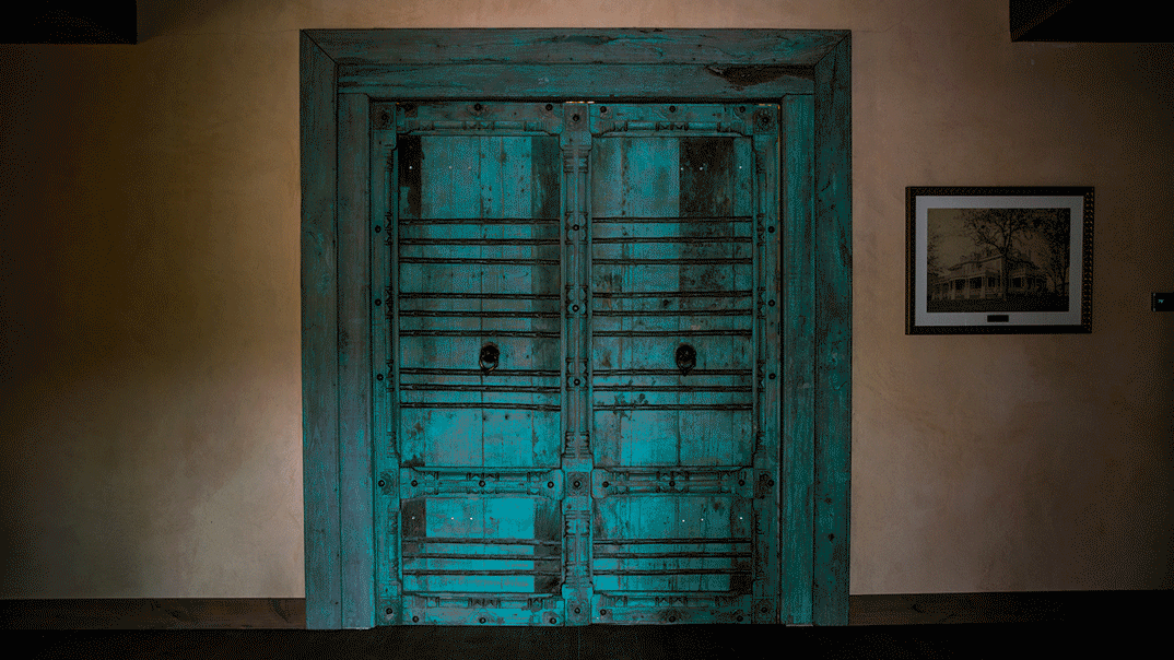 Tillies_door_125speed_720_crop.gif
