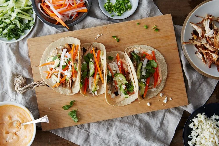 8ae43457-32d4-4546-9a1d-21d742656aec--2015-0616_banh-mi-soft-tacos_alpha-smoot_105.jpg