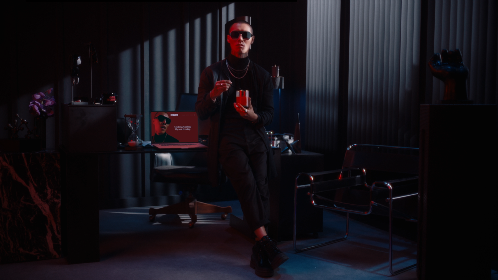 Dracula_60_16x9_00015212.png