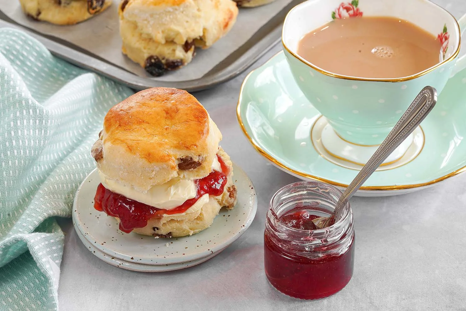 davina-steel-fruit-scone-4-hi-res.jpg