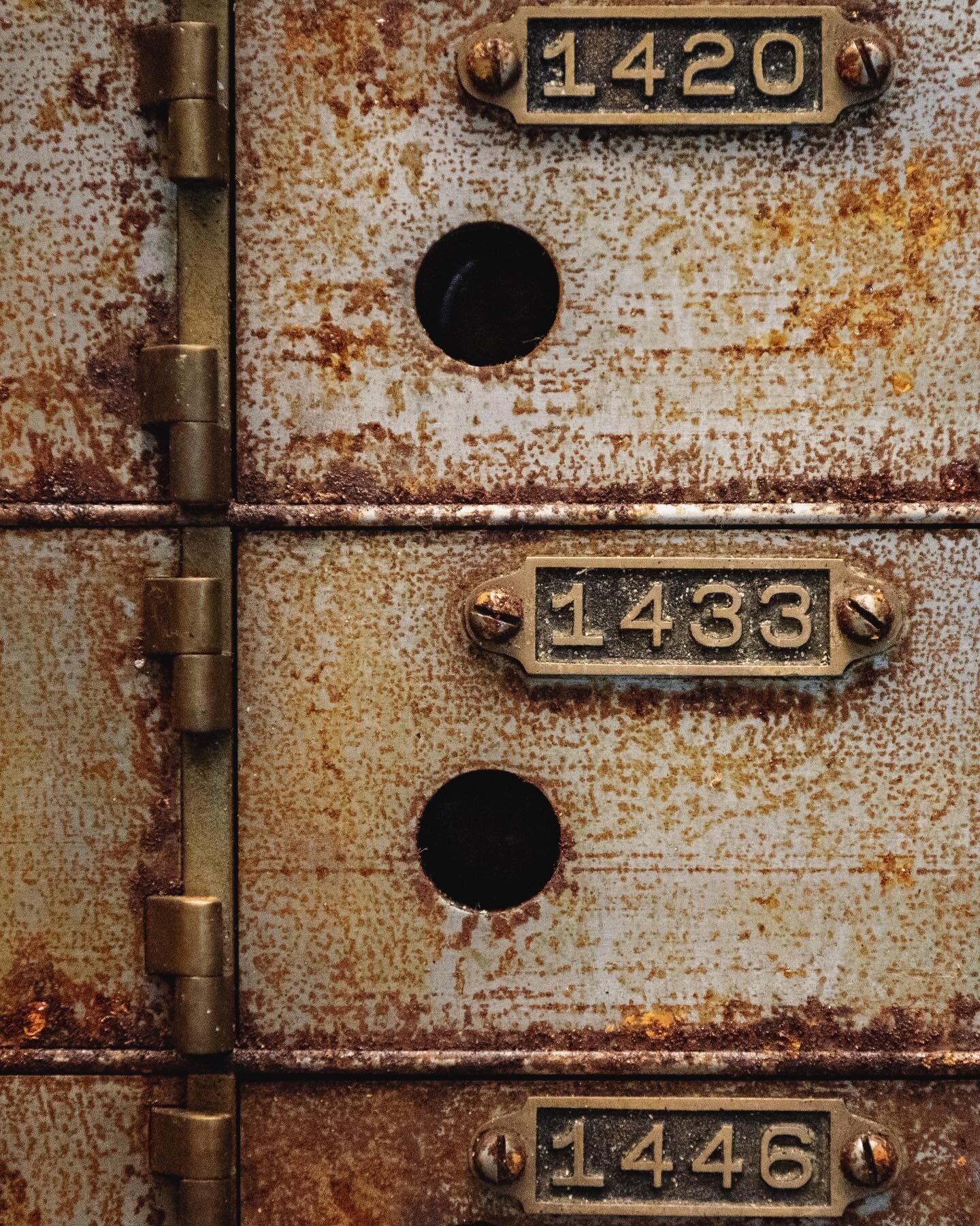 These hinges and number plates though... the coolest repurposed bank vaults that I&rsquo;ve seen are the Vitamin Vault in Chicago&rsquo;s Fancy Walgreens and @torel1884 + @bartolomeu_bistro&rsquo;s wine tasting room. What are some others you&rsquo;ve
