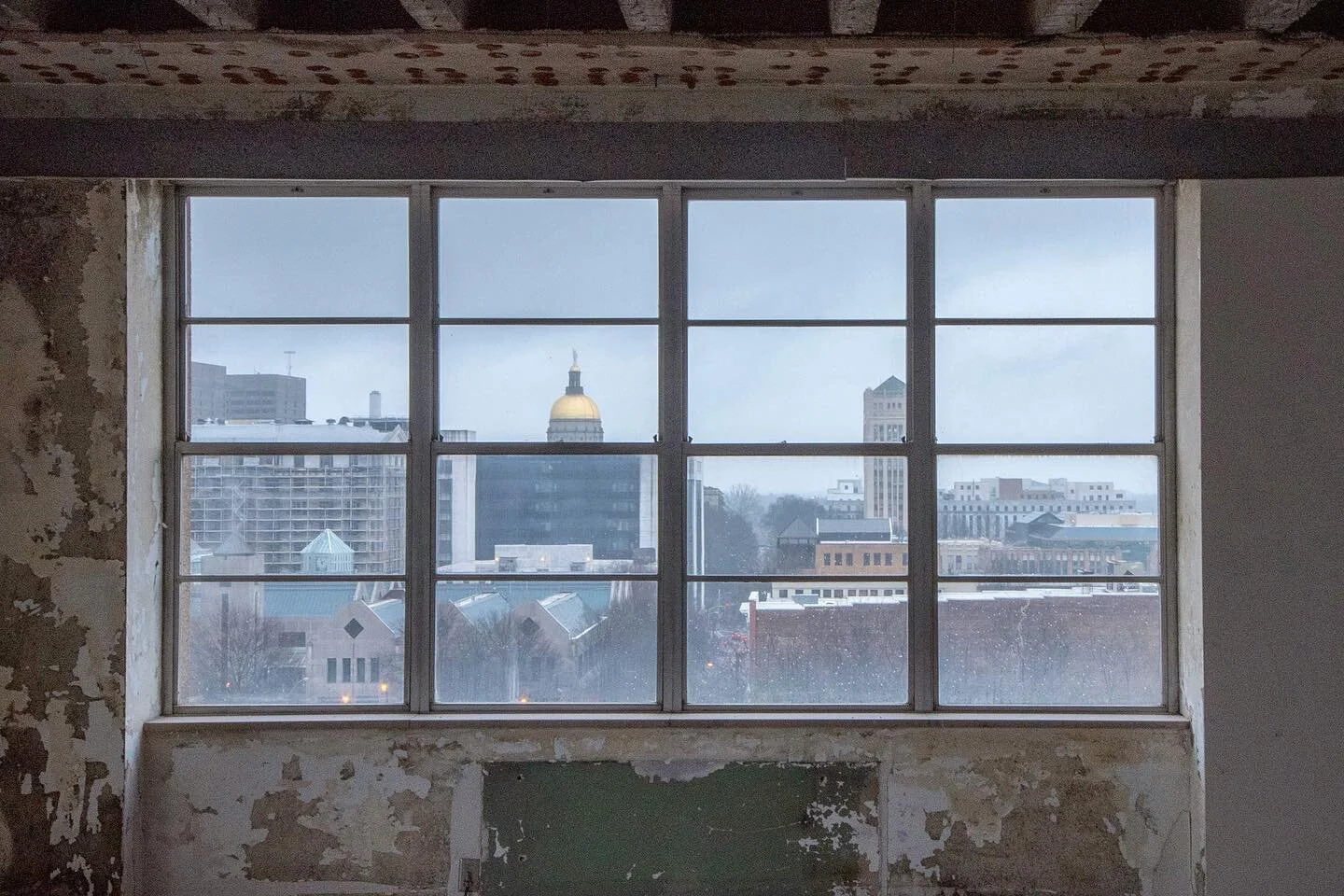 I love it when windows frame the view as though you&rsquo;re looking at a composed artwork* on the wall. These windows face east, so I&rsquo;d imagine they witness some pretty epic sunrises from 222 Mitchell Street in @southdwntn.
*I could argue this
