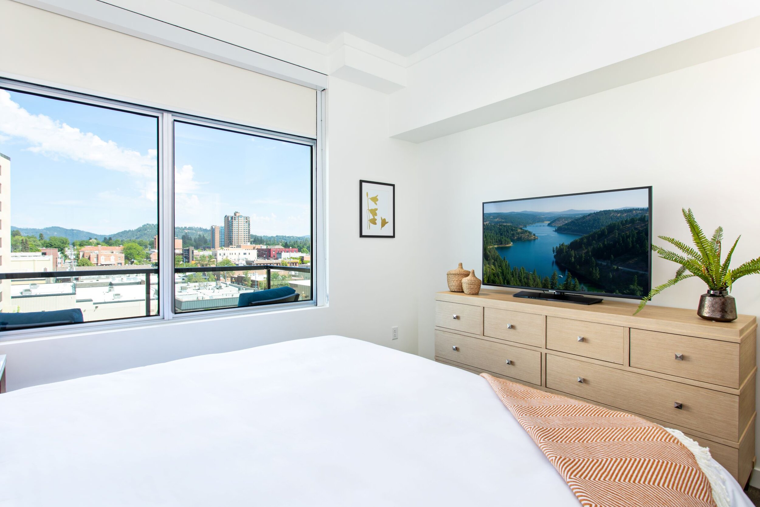 One Bedroom Guestroom_City View .jpg