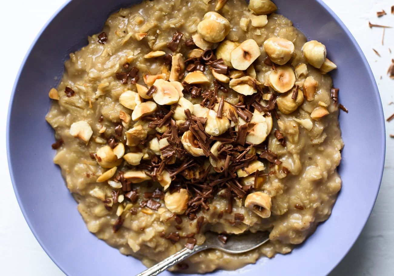COFFEE OATMEAL WITH CHOCOLATE AND HAZELNUTS by The New Baguette