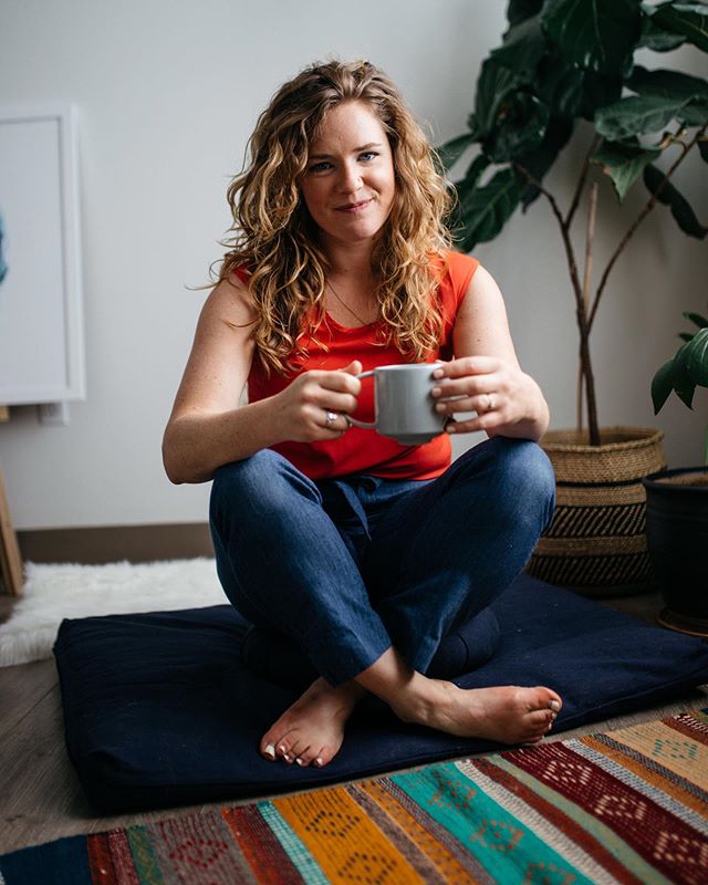 Hey, hi. 👋🏽 There’s over 1,000 of you here now (!?!?!) so I figured I’d do the thing where I tell you about me. Seems to be what people do... #socialmediamarketing or whatev. .
.
👩🏼⚕️I’m Dr. Katie Kanda (rhymes with 🐼 ) and I am a holistic physician who believes your body is always RIGHT. I meet your body right where it’s at. Using gentle + intuitive bodywork techniques, we can slowly unwind the patterns no longer serving you so you can create a life that you love. I LOVE 💕 what I do, and I believe in it with my whole entire heart. .
.
Here are 3 facts about me: .
1️⃣ I do A LOT of singing. 🎶 Both in the office with my patients, in my car, at my dog + just in general. I spent my life as a theatre kid + professional dancer, so it lives on! 🎭 .
2️⃣ I’m learning to love myself. ❣️After a life in the arts (see above), I grew up only with messages that my body wasn’t good enough. There’s been a lot to unpack since. I don’t have the answers, but I share my own progress + favorite tips here. We learn from each other. Onwards. .
3️⃣. I have a gratitude alarm that goes off every night at 9:26pm ⏰ where I list at least 3 THINGS I’m grateful for. One has to be about myself. 🙏 Join me? .
.
If you’re still reading (hey what’s up!), tell me your favorite food as a kid. 🍞 Mine was toast with butter + cinnamon! 👇🏽👇🏾👇🏼