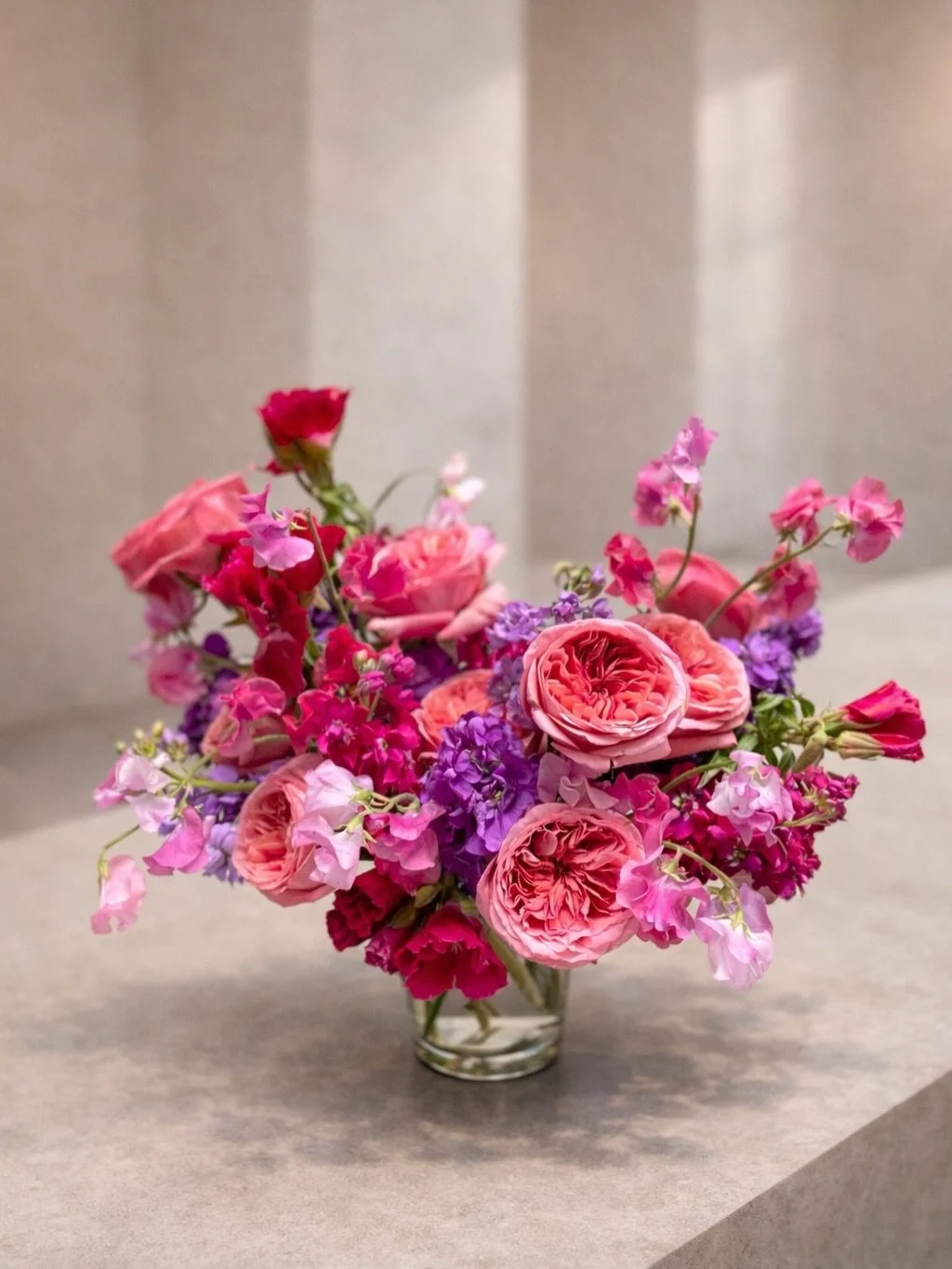 Valentine&rsquo;s mood: bold pinks, soft petals, and a little drama 💘💗💜

Garden roses + sweet peas in a lush, airy silhouette&mdash;romantic but not &ldquo;too perfect.&rdquo; Designed to feel like a love letter: playful, modern, and full of textu