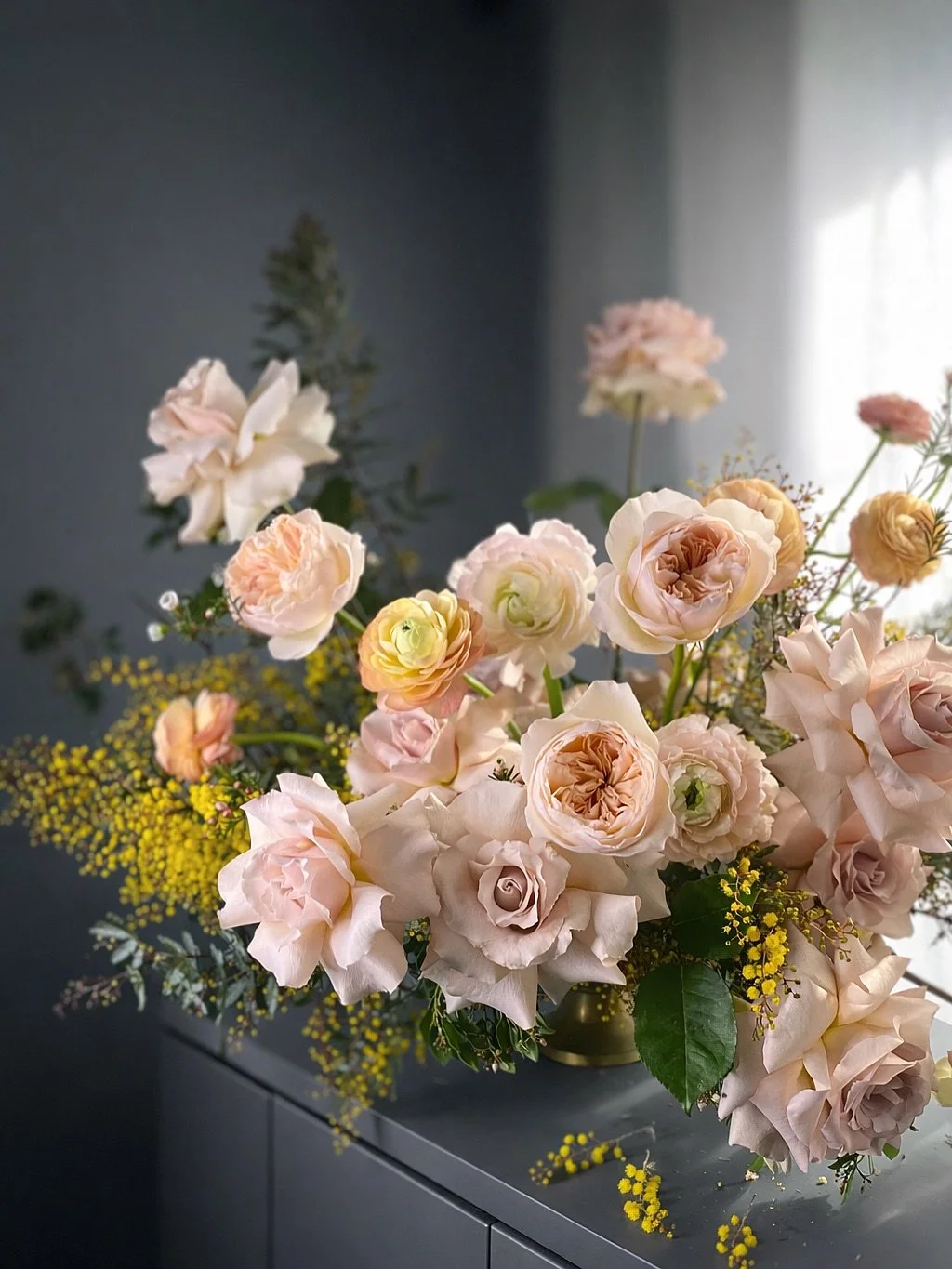 For Valentine&rsquo;s.
Seasonal garden roses + ranunculus.
www.NoovoBloom.com
